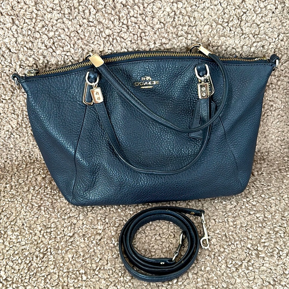Learher bag. Coach. Navy color